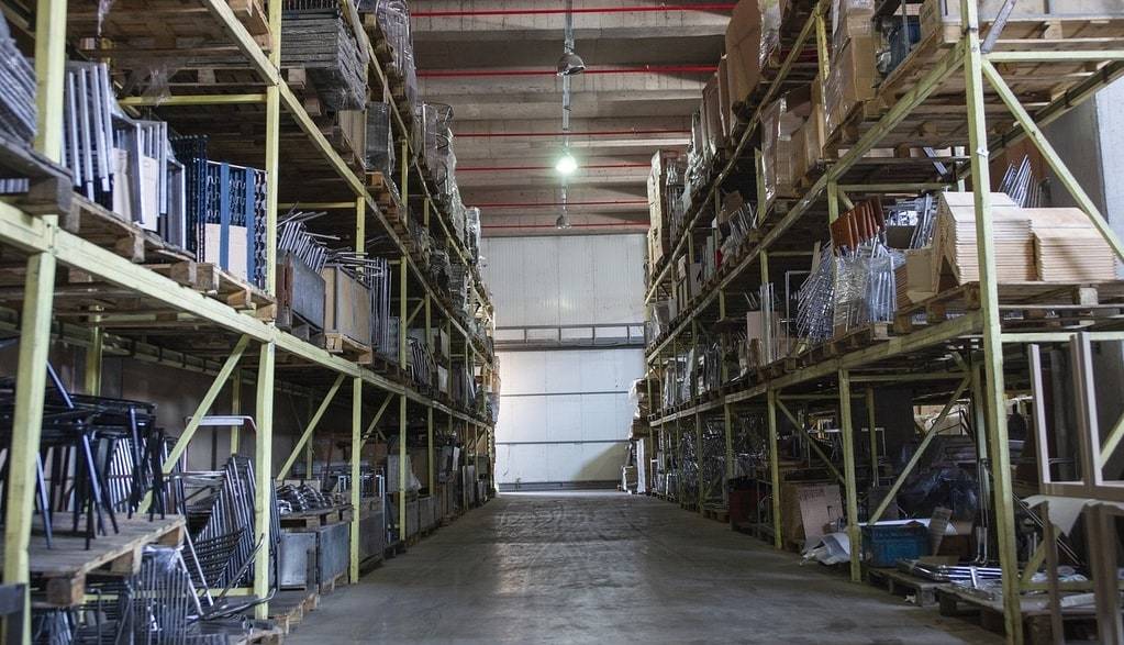 Sécuriser votre commerce : trouver un poseur de rideau métallique
